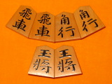 静山作錦旗島黄楊柾目盛上将棋駒 未使用品/桐製平箱付(K628)